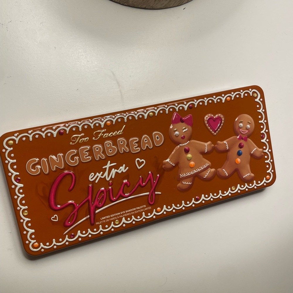 Gingerbread extra spicy eye shadow palette